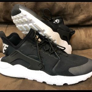 Nike Air Huarache Tennis Shoes